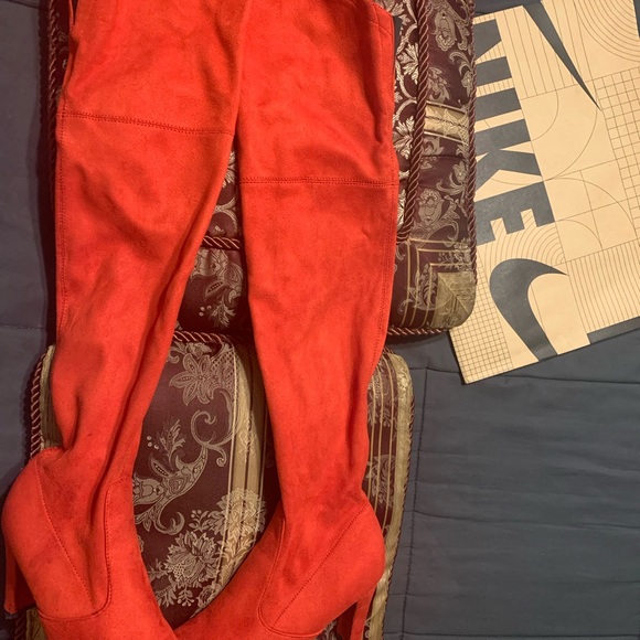 Great condition red suede boots - Picture 4 of 9